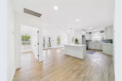 529 W 4th St, Freeport, TX 77541 - Photo 3