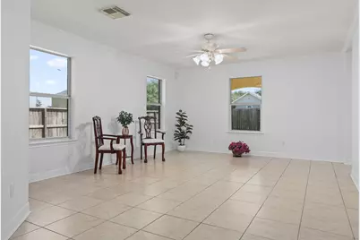 9522 Deep Valley Drive, Houston, TX 77044 - Photo 7