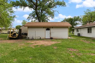 496 James St, Clute, TX 77531 - Photo 43
