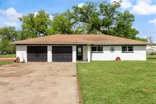 496 James St, Clute, TX 77531 - Photo 1