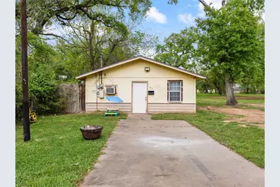 496 James Street, Clute, TX 77531 - Photo 3