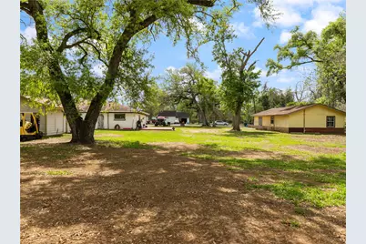 496 James Street, Clute, TX 77531 - Photo 5