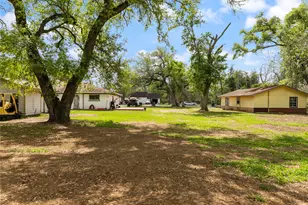 496 James St, Clute, TX 77531 - Photo 5
