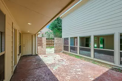 914 Manchester Drive, Conroe, TX 77304 - Photo 37