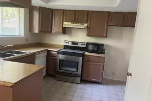 9903 Kent Towne Ln, Sugar Land, TX 77498 - Photo 5