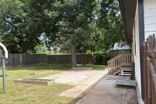1304 Rampart St, Columbus, TX 78934 - Photo 9