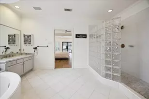 9120 Hilldale St, Spring Valley Village, TX 77055 - Photo 23