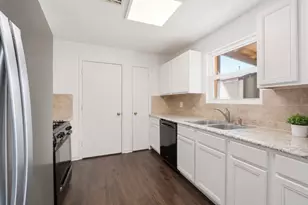 10918 Westbrae Village Dr, Houston, TX 77031 - Photo 5