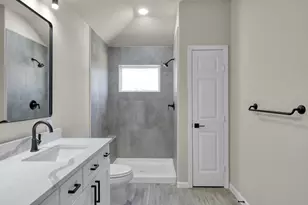106 Harbor Ct Dr, Conroe, TX 77356 - Photo 21