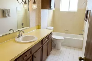 12814 Crow Valley Ln, Houston, TX 77099 - Photo 9