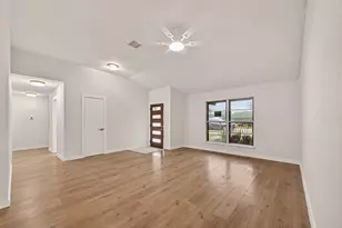 325 Hargett St, Clute, TX 77531 - Photo 5