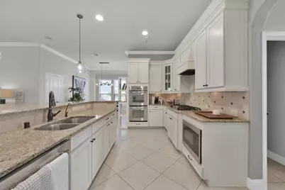 98 Lindenberry Circle, The Woodlands, TX 77389 - Photo 13