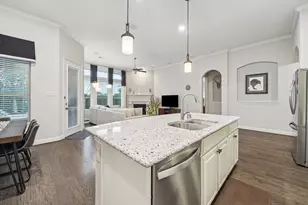 10910 Sarah Bluff Ln, Cypress, TX 77433 - Photo 11