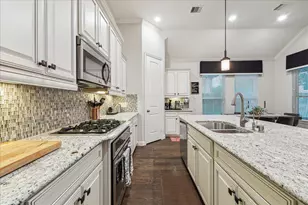 10910 Sarah Bluff Ln, Cypress, TX 77433 - Photo 13