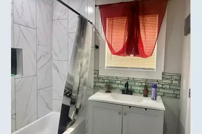 19 4th Avenue N, Texas City, TX 77590 - Photo 5