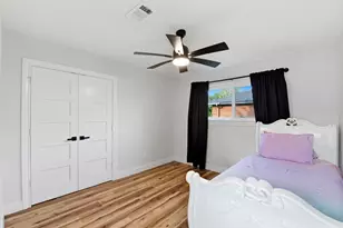 621 W Castle Harbour Dr, Friendswood, TX 77546 - Photo 15