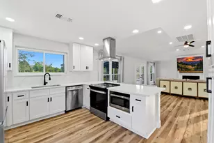 621 W Castle Harbour Dr, Friendswood, TX 77546 - Photo 9