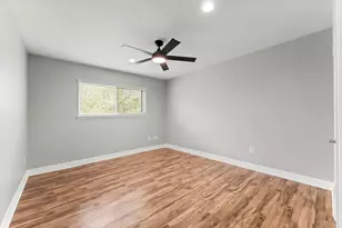 13346 Trail Hollow Dr, Houston, TX 77079 - Photo 23