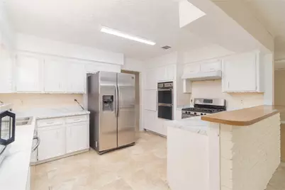 9211 Benning Drive, Houston, TX 77031 - Photo 11