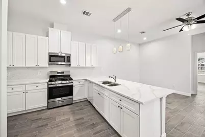 1546 Lombardy Street, Houston, TX 77023 - Photo 9