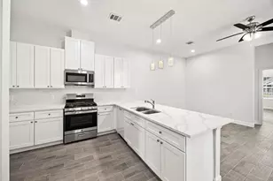 1546 Lombardy St, Houston, TX 77023 - Photo 9