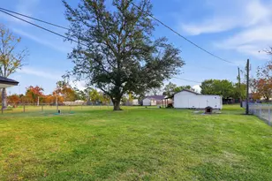 2414 Loch Lomond St, Highlands, TX 77562 - Photo 35