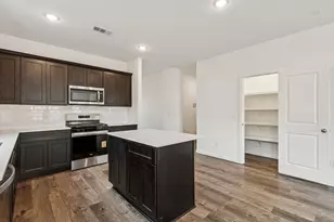 1009 S Oakhurst Dr, Dayton, TX 77535 - Photo 5