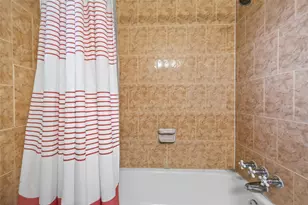 12818 Westella Dr, Houston, TX 77077 - Photo 33