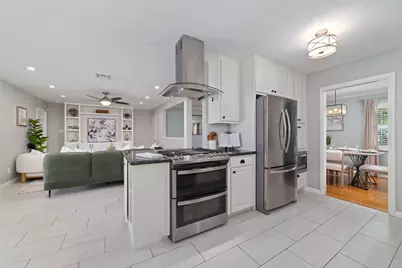 2127 Lazybrook Drive, Houston, TX 77008 - Photo 13