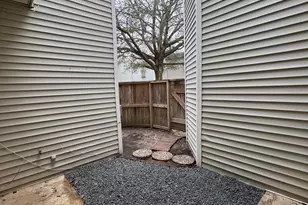9809 Richmond Ave, Houston, TX 77042 - Photo 17