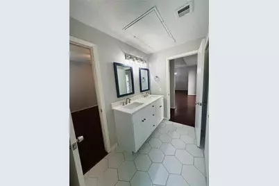 9809 Richmond Avenue #J1, Houston, TX 77042 - Photo 7