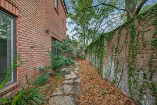 315 Sugar Berry Cir, Houston, TX 77024 - Photo 47