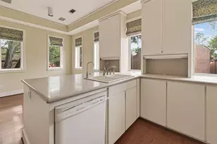 315 Sugar Berry Cir, Houston, TX 77024 - Photo 15