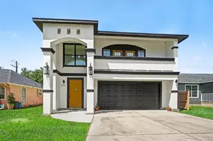 424 S Holmes St, La Porte, TX 77571 - Photo 1