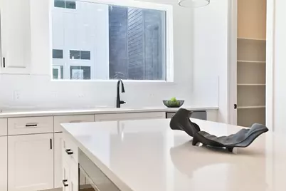 1020 W 15th 1/2 Street #B, Houston, TX 77008 - Photo 13