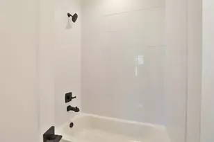 1020 W 15th 1/2 St, Houston, TX 77008 - Photo 9