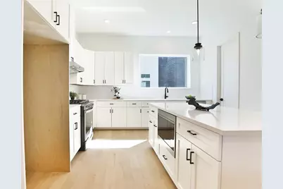 1020 W 15th 1/2 Street #B, Houston, TX 77008 - Photo 11