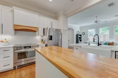 2828 W Holcombe  Boulevard Boulevard #I, Houston, TX 77025 - Photo 11