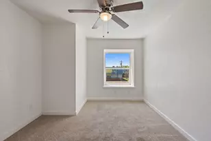 300 E Croslin St, Austin, TX 78752 - Photo 17