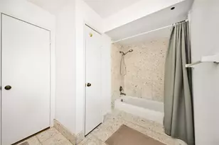 3030 Bernadette Ln, Houston, TX 77043 - Photo 17