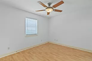 49 N Omega St, La Marque, TX 77568 - Photo 17