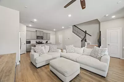 8050 Scanlan Trace, Missouri City, TX 77459 - Photo 3