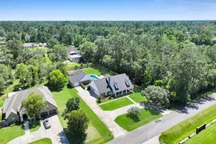 215 W Pineshadows Dr, Sour Lake, TX 77659 - Photo 3