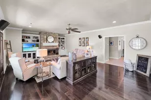 215 W Pineshadows Dr, Sour Lake, TX 77659 - Photo 9