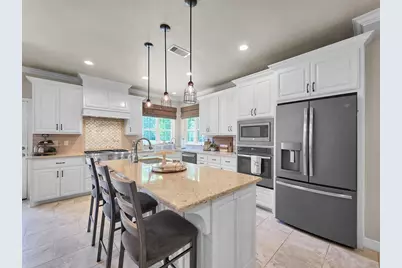 215 W Pineshadows Drive, Sour Lake, TX 77659 - Photo 11