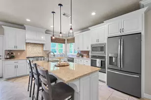 215 W Pineshadows Dr, Sour Lake, TX 77659 - Photo 11