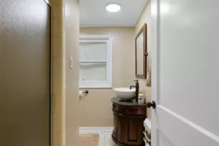 415 N Mechanic St, Weimar, TX 78962 - Photo 17