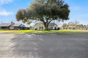 415 N Mechanic St, Weimar, TX 78962 - Photo 45