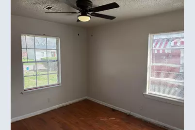 5530 Lakefield Drive, Houston, TX 77033 - Photo 9