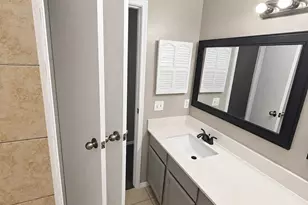 7975 Streamside Dr, Houston, TX 77088 - Photo 3